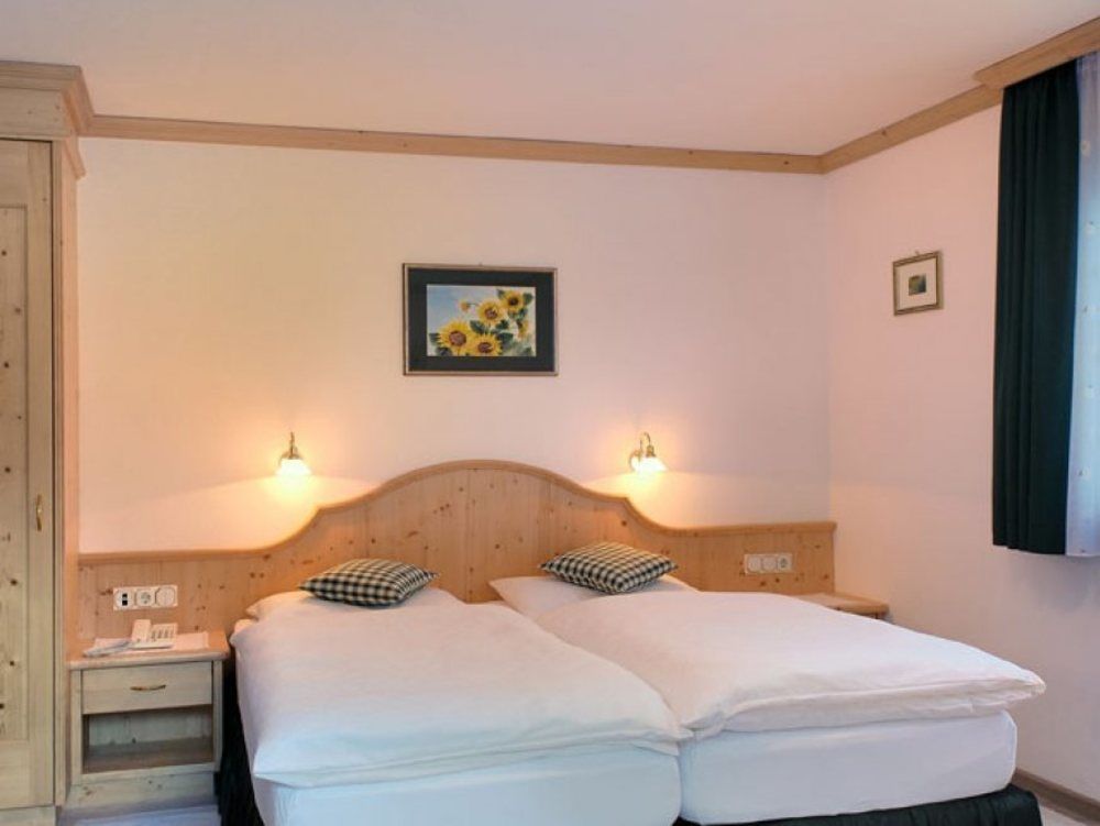 Piccolo Hotel Claudia No Pets San Vigilio Di Marebbe Luaran gambar