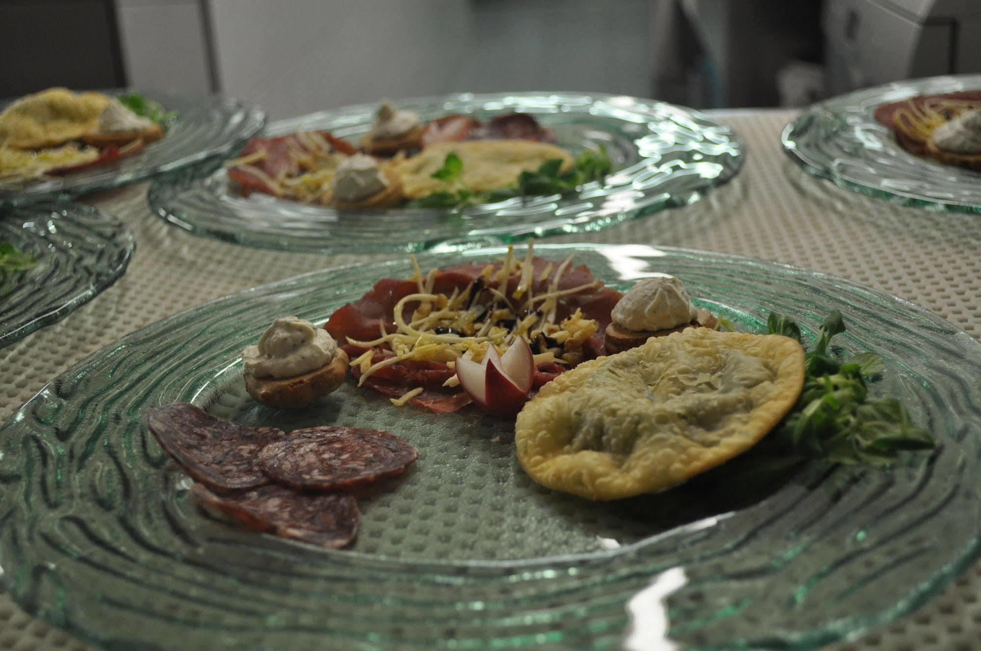 Piccolo Hotel Claudia No Pets San Vigilio Di Marebbe Luaran gambar